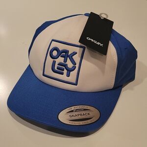 NEW OAKLEY BLUE WHITE 3D EMBROIDERED LOGO SNAP BACK YUPOONG OZONE HAT NWT
